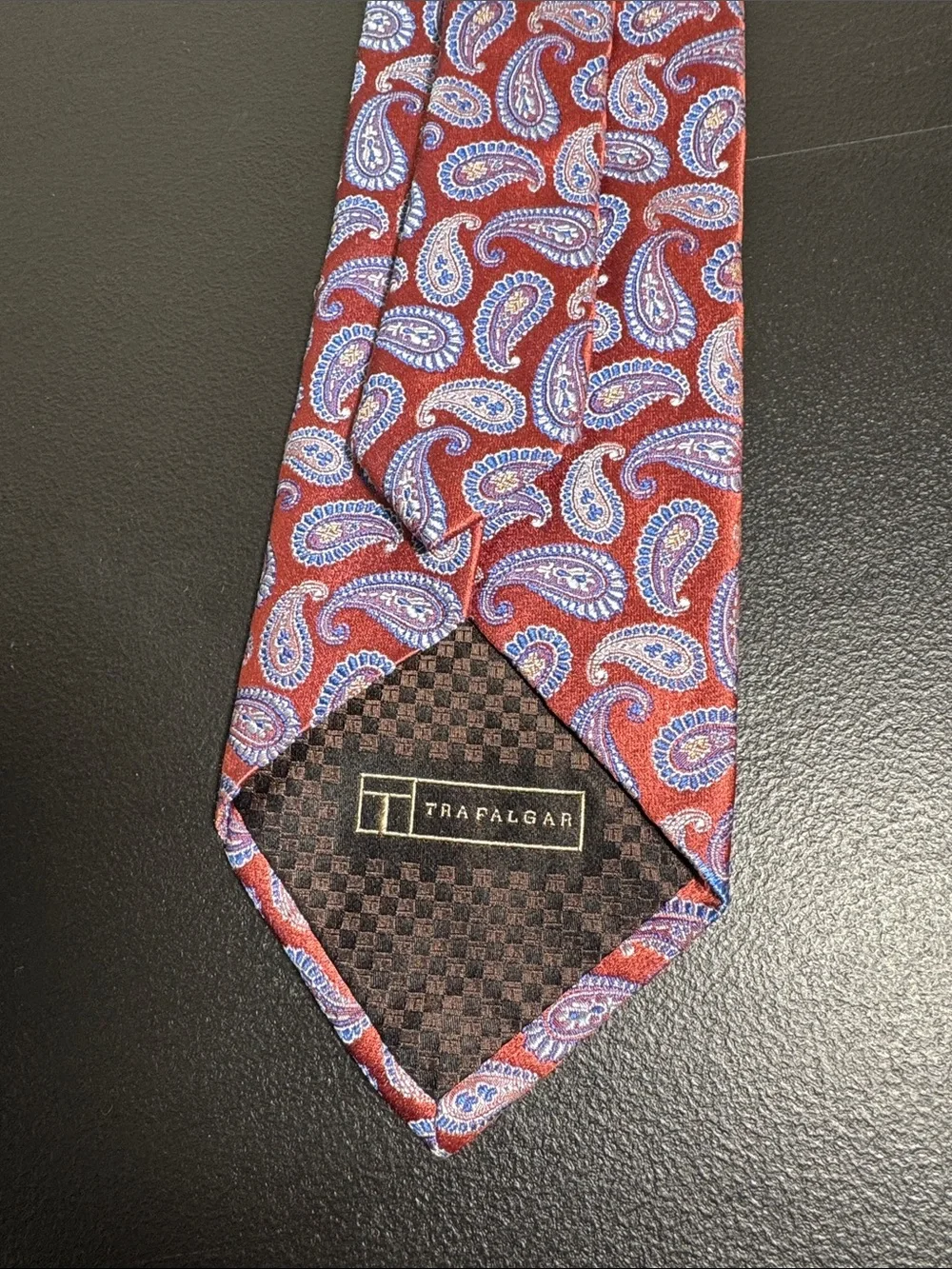 Trafalgar mens orange blue paisley pattern 100% silk neck tie EUC